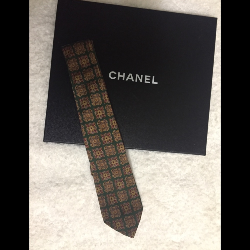 Chanel tie